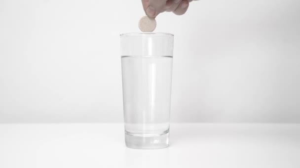 Glass Water Dissolves Effervescent Tablet Taking Medications Vitamins Convenient Soluble — Stock Video