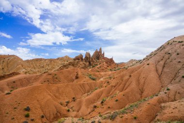 Bulutların arkasındaki kanyonlar