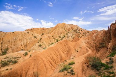 Kırmızı kanyonların zirveleri