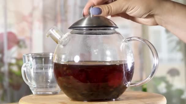 Çay Demliğinin Üstü Kapakla Kaplıdır — Stok video