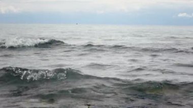 Bulutlu Hava 'da Deniz Dalgaları