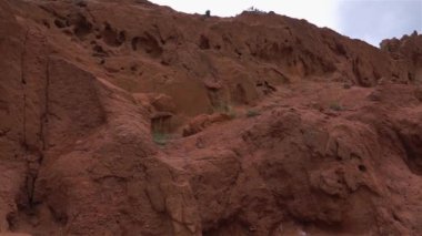 Büyük kızıl dağlar..