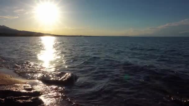 Velké Jezero Při Západu Slunce — Stock video
