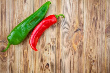 Kırmızı ve yeşil biber.