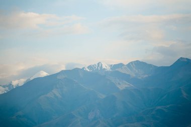 Karlı Dağların Tepeleri