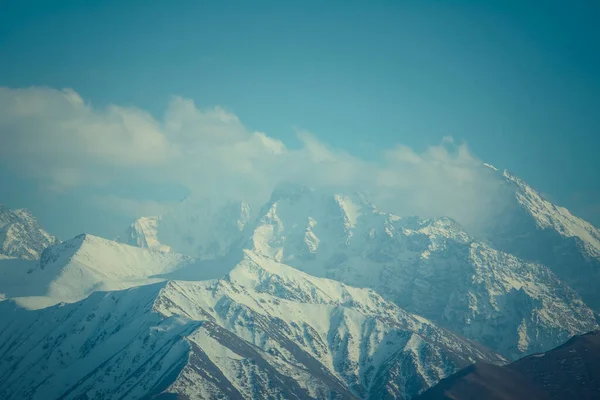 Piękny Śnieżny Krajobraz Górski — Zdjęcie stockowe