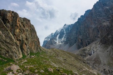 Buzulun manzarası güzelmiş.