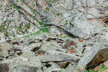 Yazın dağ taşlarının dokusu