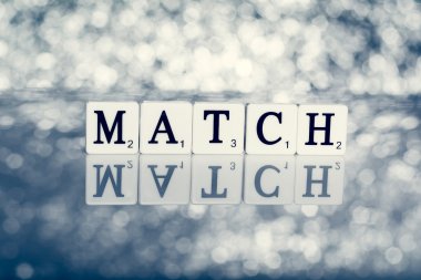 Mektuplar - taşlarla kelimesine yazılı maç