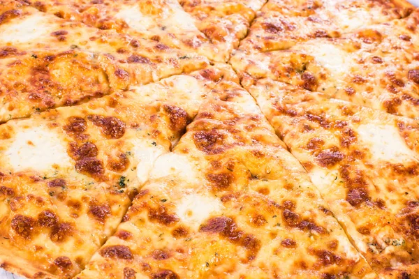 Pizza quattro formaggi kadar fotoğraflandı kapatın