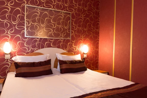 Otel odamda bir genelev döşenmiş modern nerede erkek fahişe işe
