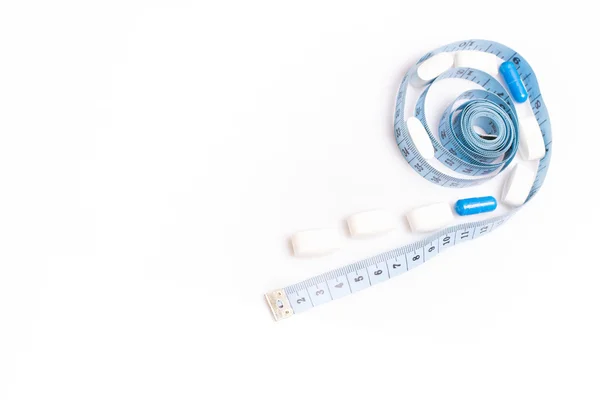 Pílulas médicas e centímetro, para perda de peso ou aumento do tamanho do pênis — Fotografia de Stock