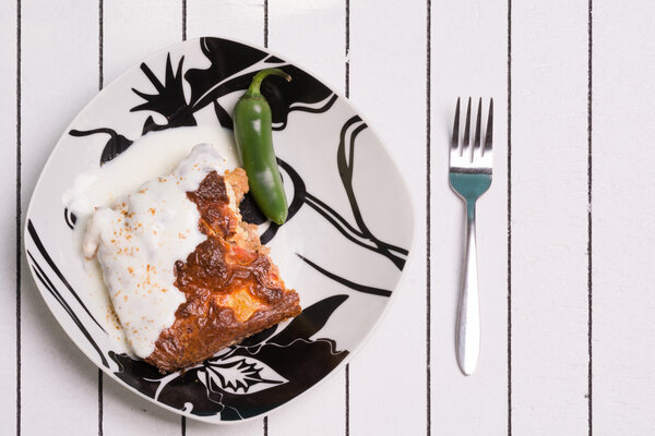 Балканская традиционная еда - мусака. Подается с перцем и йогуртом
.