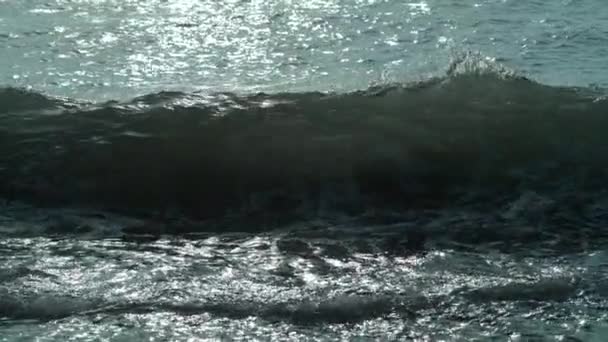 Potentes olas de surf — Vídeo de stock