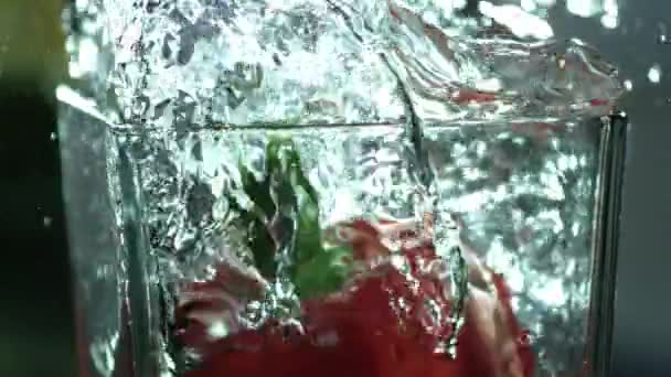 Bell pepper falling into glass — Stock Video