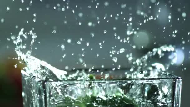 Bell pepper falling into glass — Stock Video