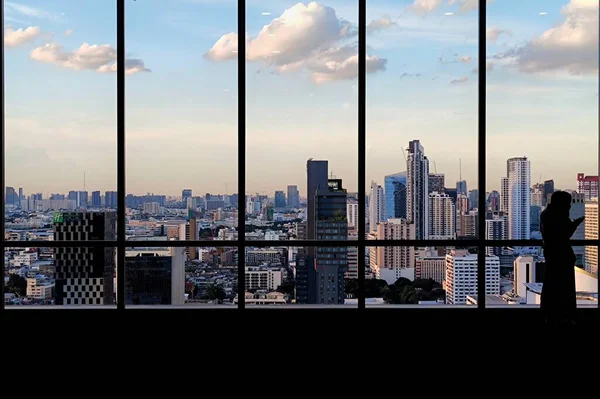 Silhueta Esboço Mulheres Turista Tirar Fotos Horizonte Cidade Observatório Pôr — Fotografia de Stock