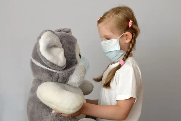 çocuk çocuk kız salgın grip tıp çocuk tıbbi maskesi.