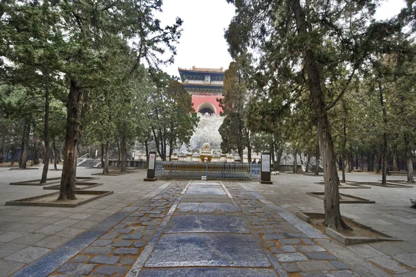 Ming Hanedanı'nın on üç mezar