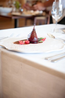 bir yüksek son Restoran Haşlanmış armut