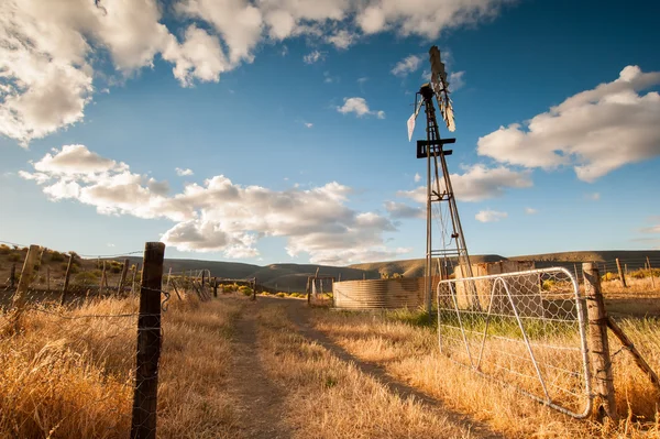 Windmill in the desert — Stock Photo, Image