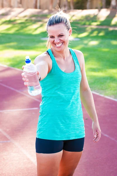 Athlete holding a water bottle — Stock Photo, Image