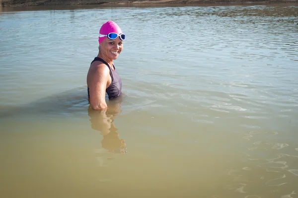 Female swimmer in a dam — Stock Photo, Image