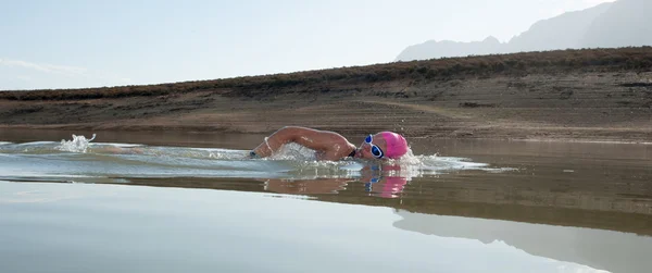 Female swimmer in a dam — Stock Photo, Image