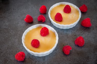 Panna Cotta çöl çilek ile