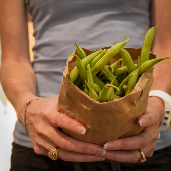 Bolsa de papel de judías verdes — Foto de Stock