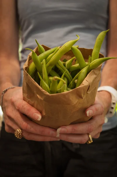 Pungă de hârtie cu fasole verde — Fotografie, imagine de stoc