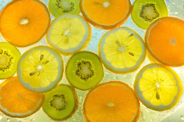 Fondo de fruta en agua con burbujas — Foto de Stock