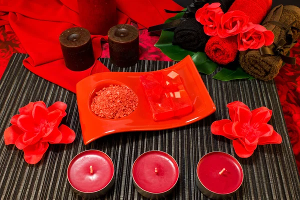 Composição de spa em cores vermelhas — Fotografia de Stock