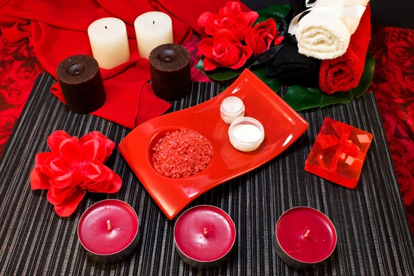 Spa kompozisyon kırmızı renklerde