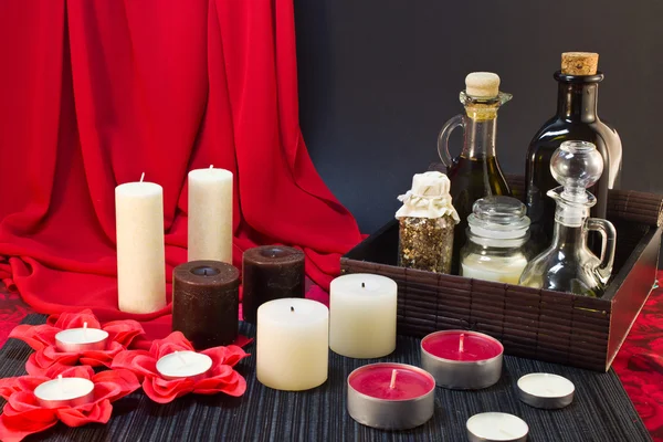 Spa kompozisyon kırmızı ve siyah tonlarında