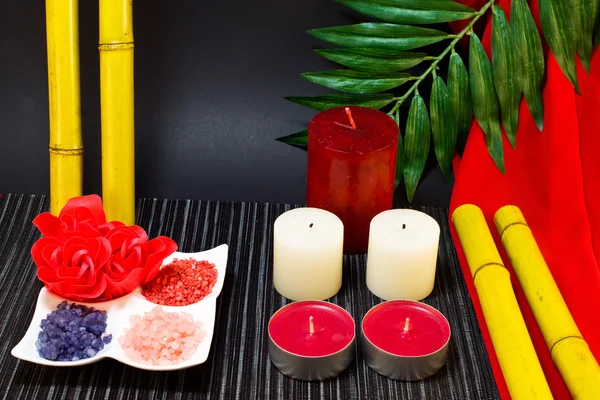 Spa kompozisyon bambu ile kırmızı ve siyah renklerde