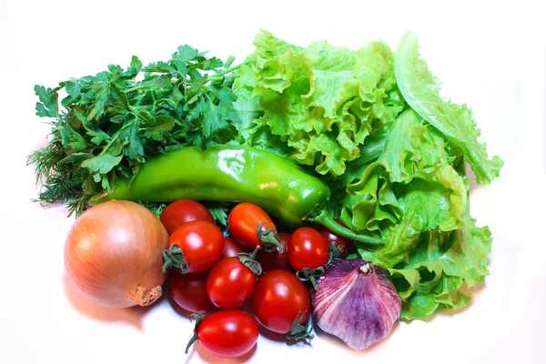 Gemüse und Gemüse für Salat auf weißem Hintergrund — Stockfoto