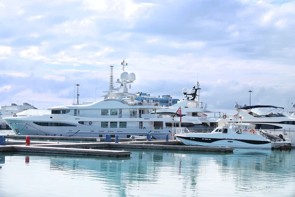 Yachts in the port — Stock Photo, Image