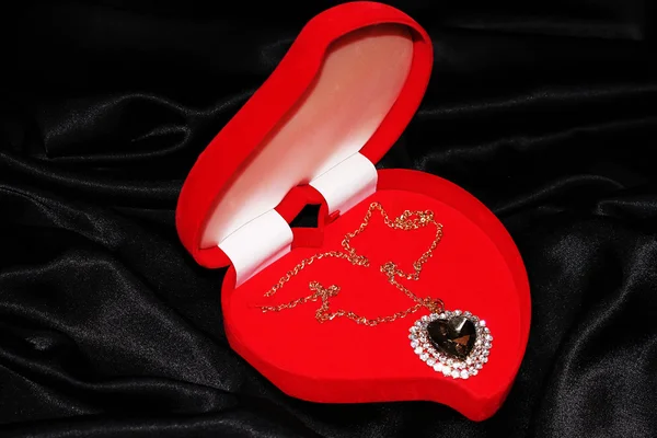 Heart box red on a black background — Stock Photo, Image