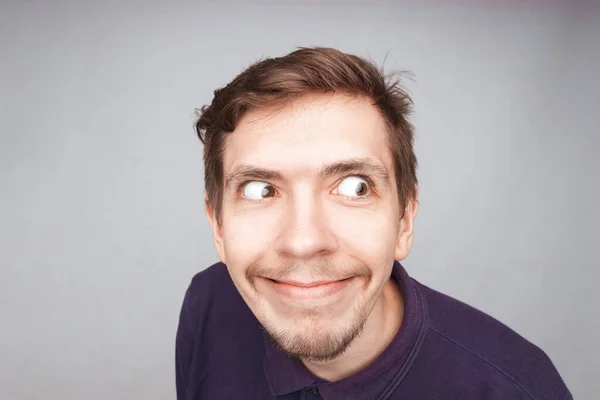 Retrato Cerca Joven Guapo Sonriente Hombres Alegres Aislados Estudio Fondo —  Fotos de Stock