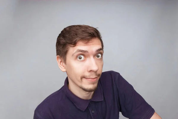 Retrato Cerca Joven Guapo Sonriente Hombres Alegres Aislados Estudio Fondo — Foto de Stock