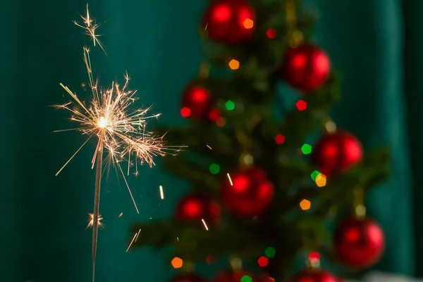 Bengal ateşi ve Noel ağacı