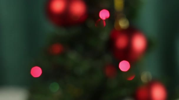 Árvore de Natal com bokeh e guirlandas — Vídeo de Stock