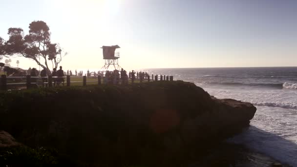 San Diego Califórnia CA La Jolla pôr do sol em The Cove com praia e salva-vidas sta — Vídeo de Stock