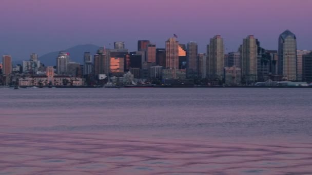 San Diego Bay z centrum skyline w nocy — Wideo stockowe