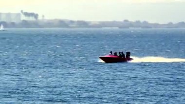 San Diego Körfezi yelken bir sürat teknesi