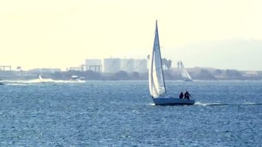 San Diego Harbor beyaz yelkenli yelken yat