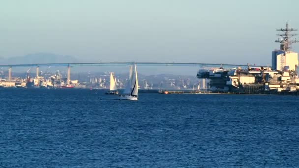 US assault warship anchored at San Diego — Stock Video