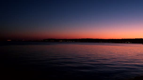 Vista panorámica del amanecer en una tranquila playa de San Diego — Vídeos de Stock