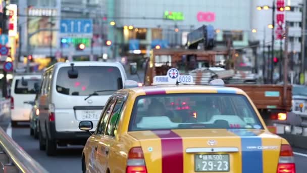 TOKIO, JAPÓN - CIRCA 2013: Temprano en la mañana tráfico hora punta — Vídeos de Stock